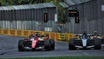 První závod rozhodně nenudil. Lídrem Formule 1 je Russell, Piastri havaroval už před startem