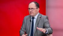 Výborný: Plakát "chirurga" z Afriky je xenofobie, fotka Roma na dávkách ale ne