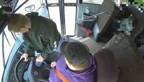 Amerika má nového hrdinu. Žák (13) zabránil neštěstí ve školním autobusu