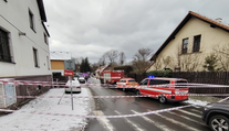 Ve Strančicích u Prahy výbuch poničil dům. Příčina exploze je záhadou