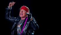 Zpěvák Axl Rose čelí žalobě za sexuální napadení z roku 1989