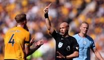 Drsný faul v Premier League. Bek Wolves zastavil hvězdu City kung-fu kopem