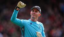 Výsměch fanouškům Reds. Brankář Nottinghamu jim ukázal sprosté gesto