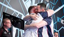 Anglie napravila loňský kolaps! Littler a Humphries ovládli World Cup of Darts
