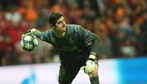 Courtois ohromil svou technikou. Nohama ovládá míč dokonale