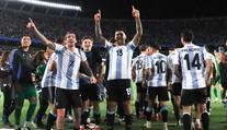 Argentina postoupila na MS, obhájce zesměšnil Brazílii. Vinícius provokoval