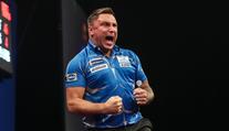 Gerwyn Price je ve čtvrtfinále, zavíral stylově přes střed