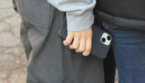 Odborníci radí, jak vám telefon vydrží déle. Škodí třeba noční nabíjení