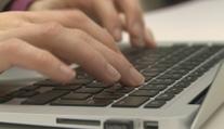 Falešný pilot vylákal z ženy peníze. Připravil ji o 200 000