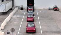 Rozpačitý start robotických taxíků Tesly. Už po pár dnech se kupí selhání