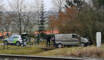 Lidé chtějí pomoci muži, který bránil střelbou svůj dům. Poslali desetitisíce