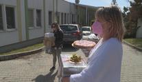 Učitelky pomohly záchranářům a lékařům: Upekly plná auta dobrot