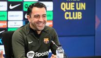 Už je to oficiální. Xavi zůstává trenérem Barcelony, přesvědčili ho hráči
