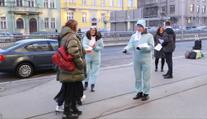Změny v rodných listech: Přibude kolonka "Rodič". Lidé protestovali u ministerstva