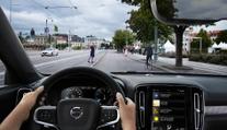 Moderní auta vám můžou zničit telefon. Dejte pozor při focení a natáčení, varuje automobilka