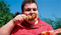 Mladík se cpal kuřecím z fastfoodu. Neuvěříte, co mu narostlo