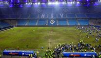 Smutný pohled na známý stadion. Fanoušci ho při oslavách poničili