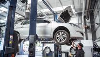 Návrh z Bruselu, který automobilkám nevoní, ale řidičům se líbí. Mohli by výrazně ušetřit