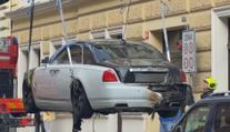 Žhář v Praze zapálil luxusní auto. Majitel za jeho dopadení nabízí půl milionu