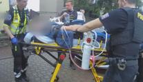 Takhle vypadají praví hrdinové. Policisté zachránili muže, který zkolaboval