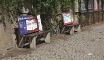 Praha 8 musela odstranit betonové lavičky s reklamou. Lidé ale zuří