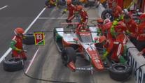 VIDEO: Šílený moment v IndyCar. Závodník v boxech srazil čtyři mechaniky