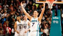 San Antonio zasáhla kocovina. Dokonalý obrat řídil Jeremy Lin