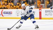 VIDEO: Děsivý zákrok! Slovenský obránce NHL skončil v nemocnici