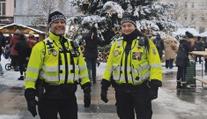 Na adventních trzích i v obchodech se to hemží policisty. Jde o prevenci