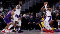 Výjimečný den i pro NBA. Slavný LeBron James si zahrál se synem
