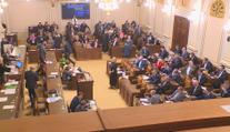Poslanci přehlasovali prezidentovo veto. Řešili služební zákon i výcvik vojáků