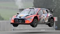Ogierovi vzala triumf nehoda, Středoevropskou rally vyhrál Tänak