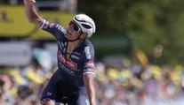 Tour de France má nového lídra, do žlutého jde Van der Poel