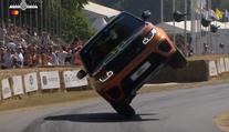 Neuvěřitelná jízda. Range Rover si dojel pro rekord na dvou kolech