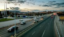 Frajírek ve škodovce jel skoro dvoustovkou po dálnici. Přišel rovnou o papíry