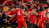 Fanoušci Bayernu ušlapali novináře do bezvědomí. Hrozí jim velký trest