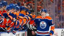 Hvězda Edmontonu hrála finále NHL se zlomenou rukou, prozradil McDavid