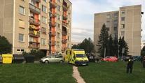 Velké manévry v Hradci! Muž se po hádce zabarikádoval, hrozil zbraní