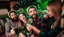 Zelené pivo a trojlístky: Česko se připojí k oslavám svatého Patrika!