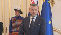 Slovenský prezident jezdí k holiči se sirénou. Vyděsil obyvatele sídliště
