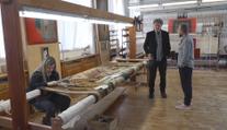 Unikátní manufaktuře koberců hrozí konec. Její gobelíny jsou i v Parlamentu
