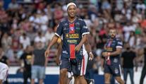 Ronaldinho to má stále v noze. V charitativním zápase zesměšnil brankáře