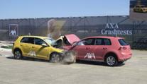 Pojišťovna chtěla upozornit na rizika elektromobilů. Test skončil ostudou