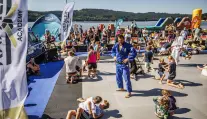 Krpálek na Lipně vyučoval judo. Neumannovou hodil na zem, ukázal základní chvat