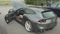 Stát rozprodává majetek. Bude dražit luxusní auta, nabízí ferrari i porsche