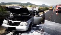 Hořící auto zablokovalo dálnici D5. Posádka stihla utéct, tvořily se kolony