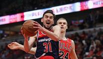 Satoranský se blýskl 16 body a parádní smečí! Wizards ale prohráli