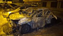 Požár tří aut na Vysočině. V jednom policisté našli ohořelé lidské tělo