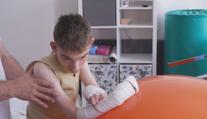 Daniel (15) by mohl začít chodit. Pomoci mu můžete i vy