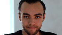 Hacker ukradl data za 2 a půl miliardy. Skrývá se v Česku! FOTO